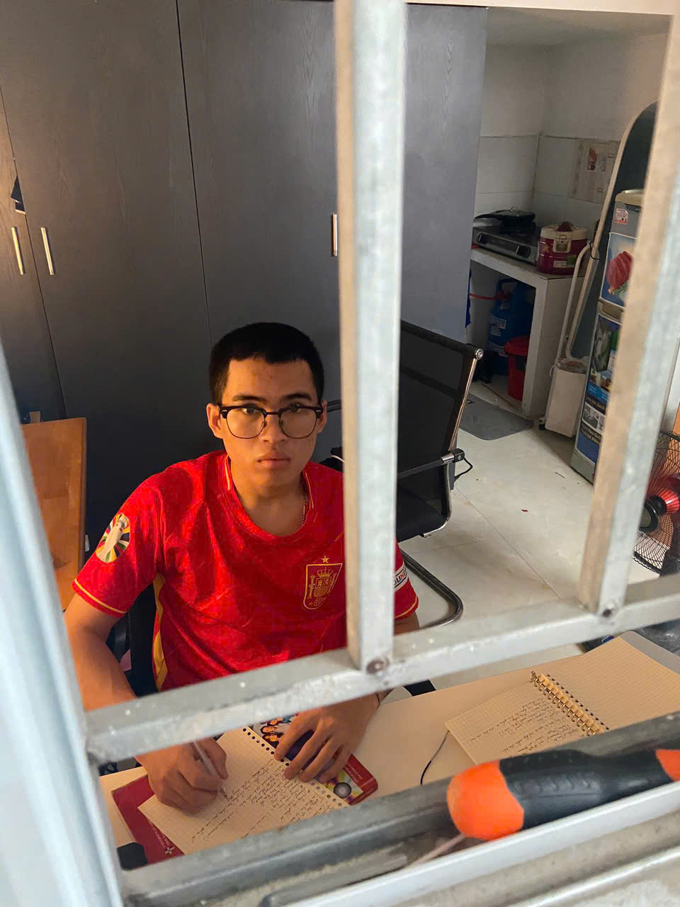 Cường đang học